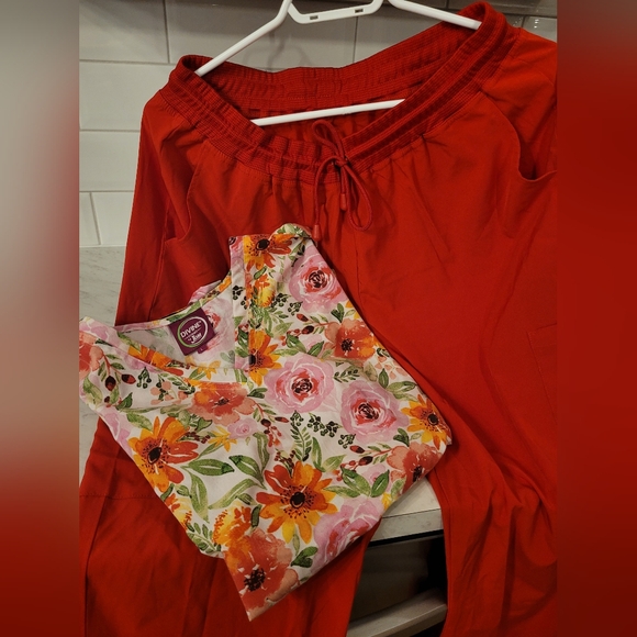 Scrubs Floral top and Red pants size Large - Picture 5 of 5